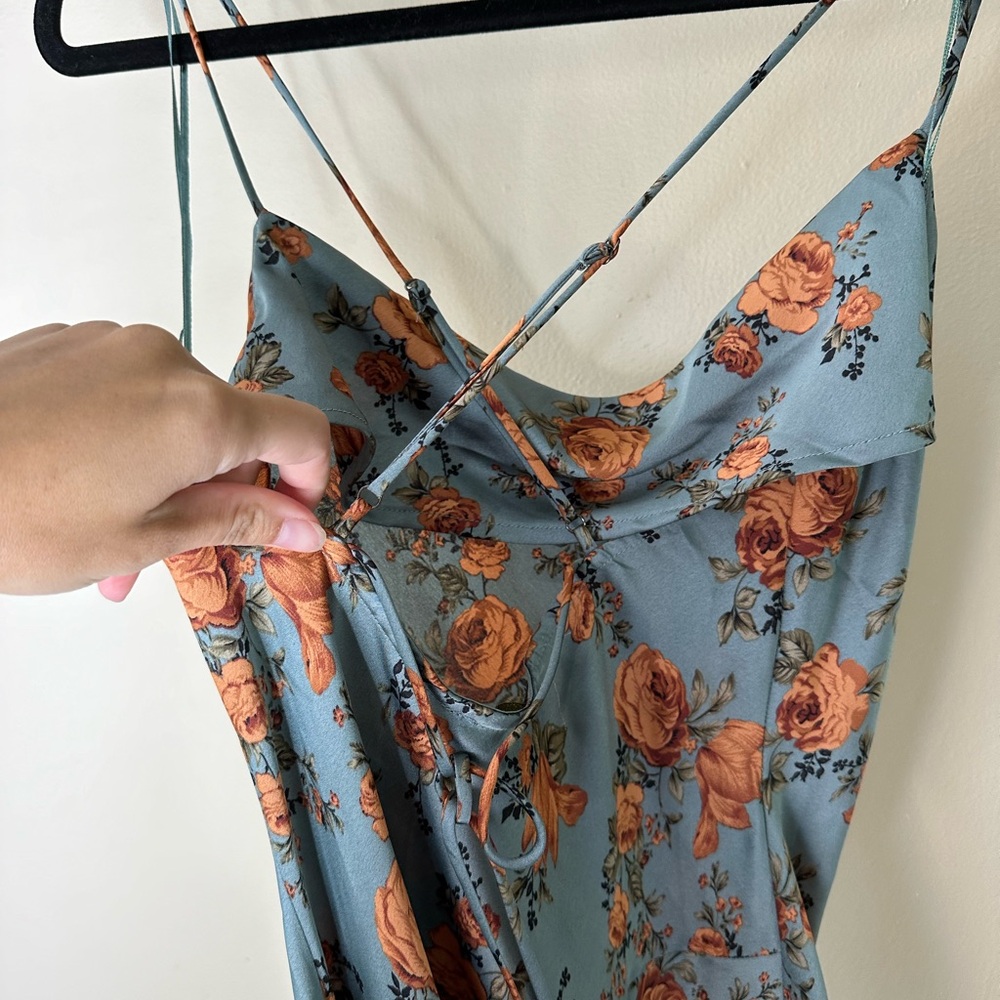 Floral cowl neck midi dress - Picture 4 of 6